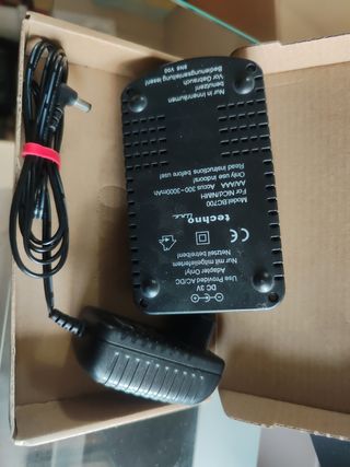 Cargador techno line BC700