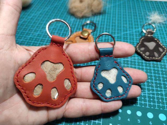 Llaveros huella porta pelo mascota