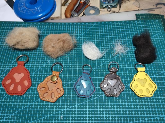 Llaveros huella porta pelo mascota