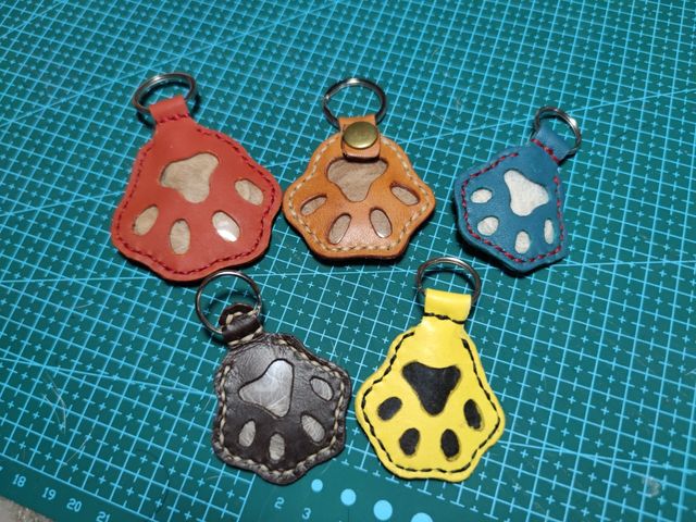 Llaveros huella porta pelo mascota