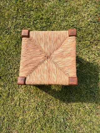 2 Taburetes mimbre-madera marrones