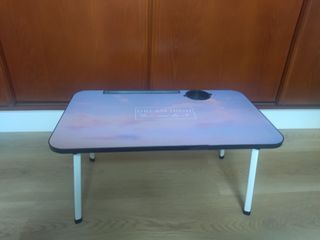 Mesa plegable portátil - morada y blanca
