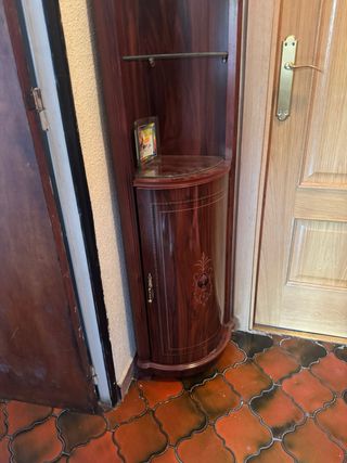 Vitrina rinconera madera oscura
