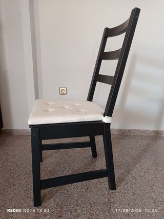 Silla Ikea negra con cojín Modelo NORDVIKEN