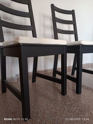 Silla Ikea negra con cojín Modelo NORDVIKEN