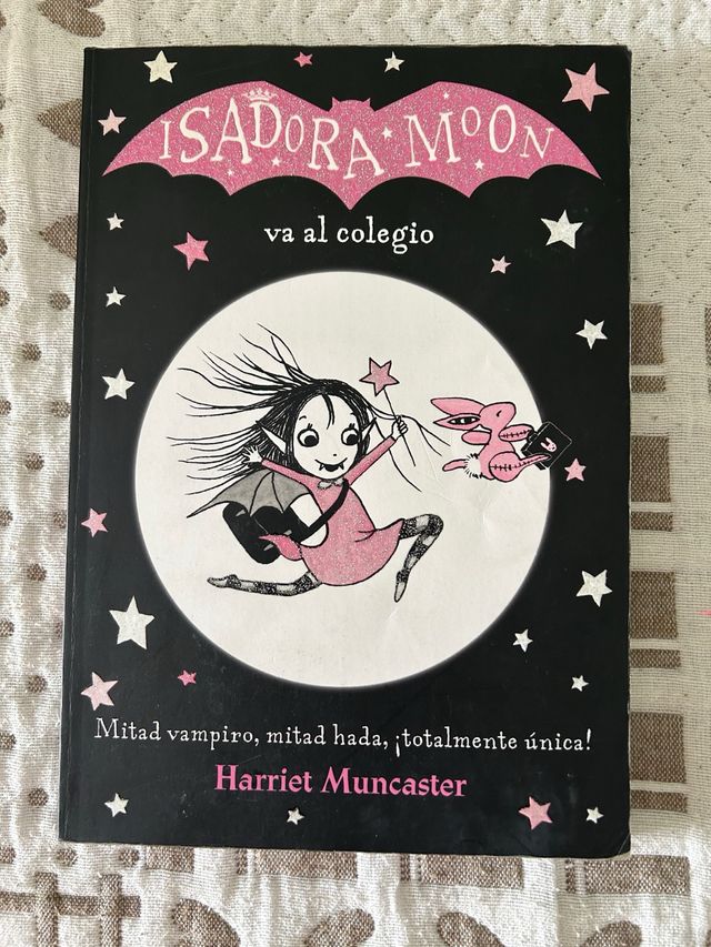 Isadora Moon va al colegio / Isadora Moon Goes ...
