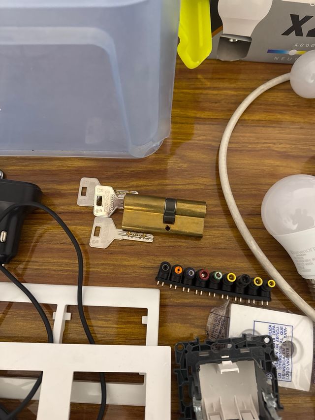 Set di apparecchiature elettriche e cilindri Ezcurra DS15