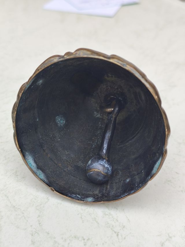 Campana bronce antigua