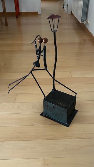 Escultura pareja bailando