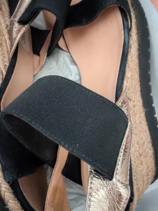 Sandalias cuña Gaimo - Negro/Dorado