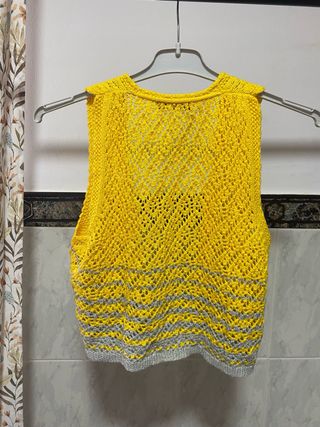 Chaleco crochet amarillo-gris