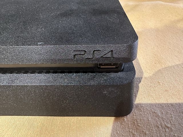 PS4 (PlayStation 4) negra -  Slim  500Gb