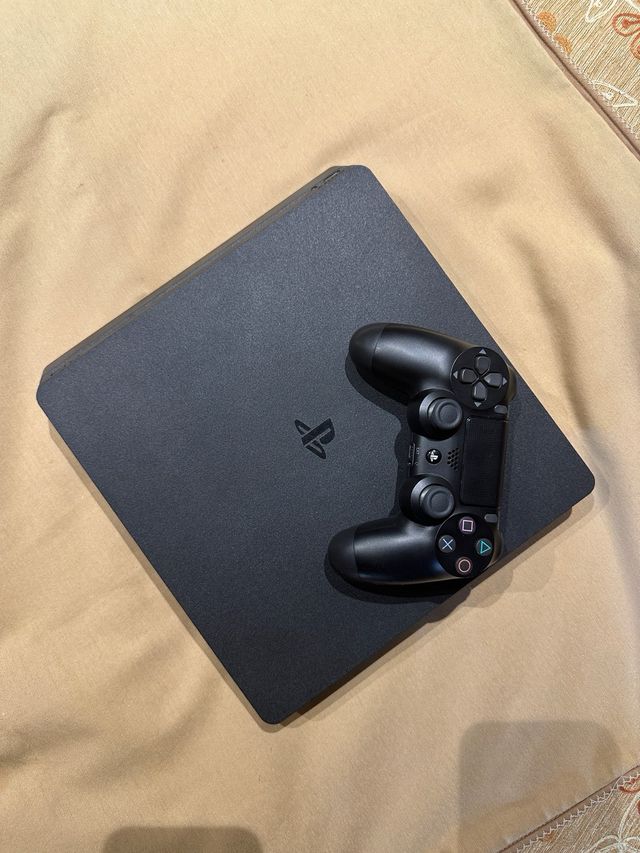 PS4 (PlayStation 4) negra -  Slim  500Gb