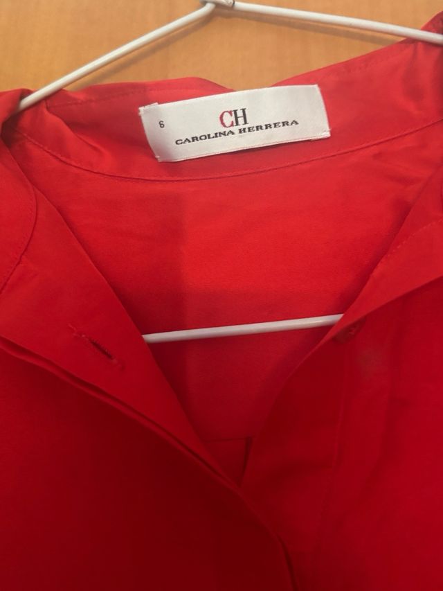 Vestido Carolina Herrera rojo camisero