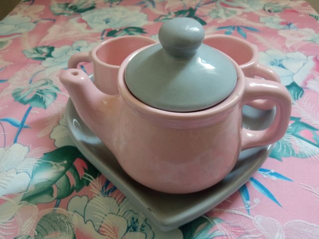 Tetera y tacitas vintage porcelana bandeja corazón