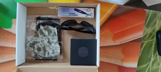 Pacchetto regalo: occhiali, termometro, mascherina