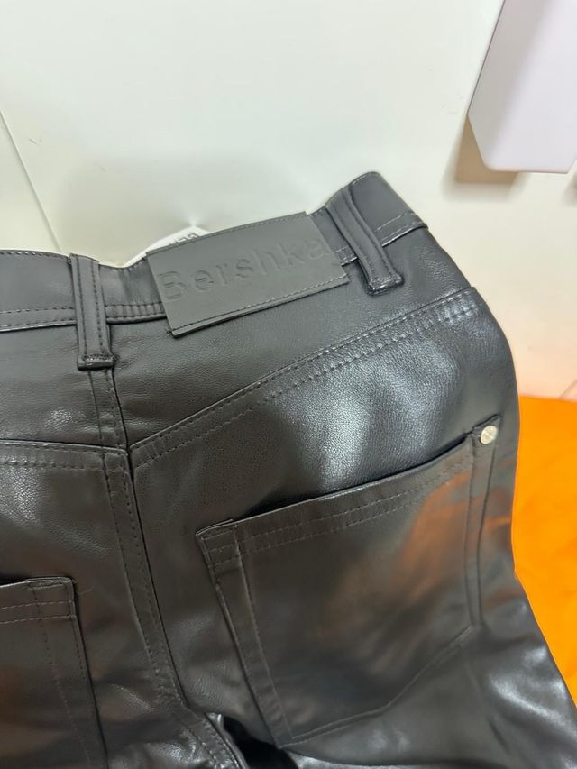 Pantalones Bershka piel negra XS
