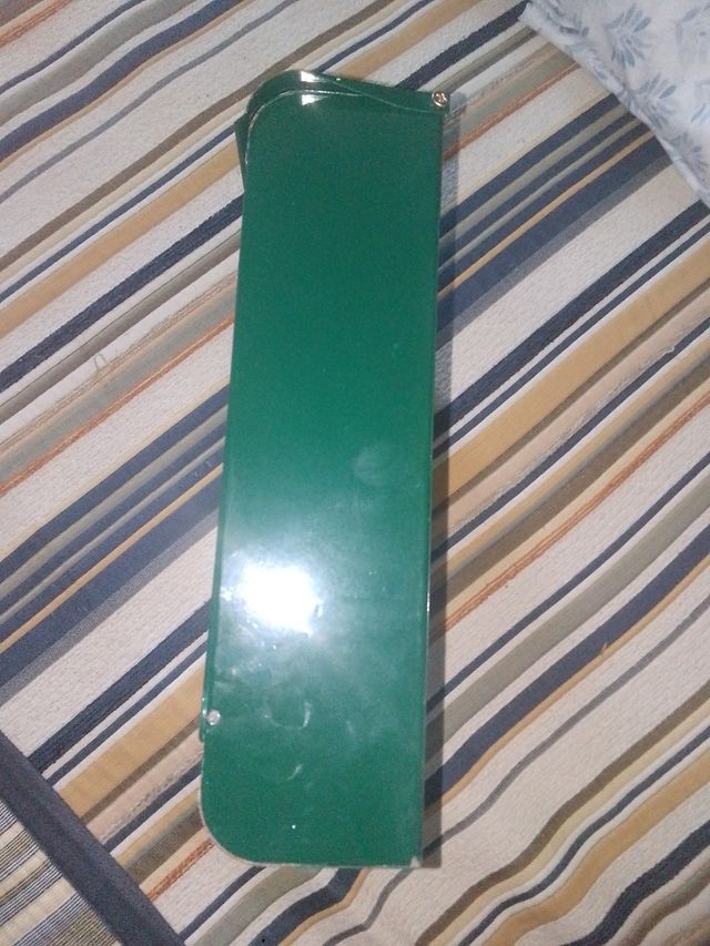 Buzón metálico verde