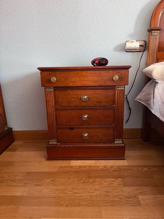 Dormitorio clásico madera