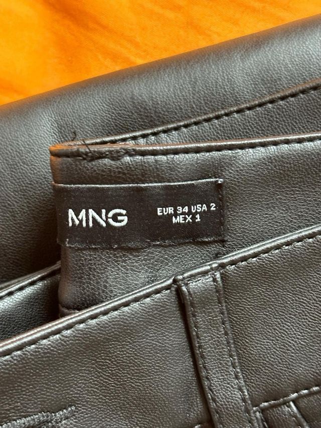 Pantalones cuero Mango negros