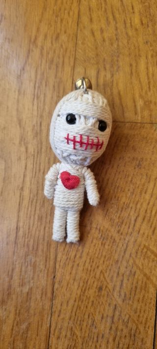 Muñeco amigurumi momia