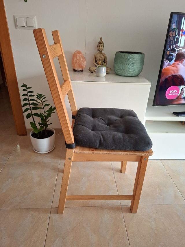 Silla Ikea con cojín. Precio negociable