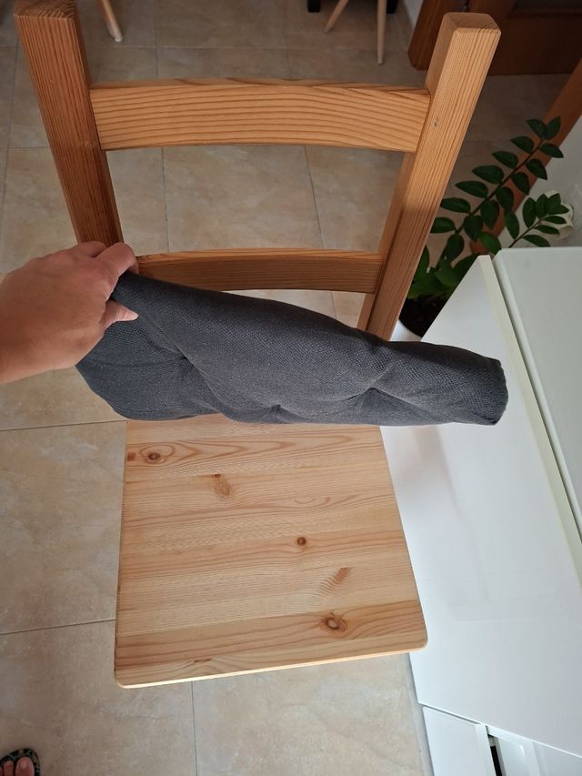 Silla Ikea con cojín. Precio negociable
