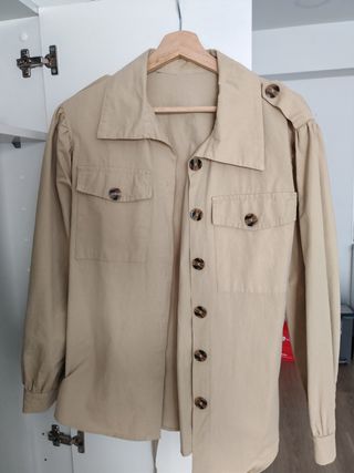 Cazadora beige entretiempo