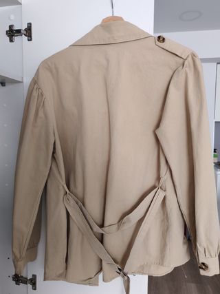 Cazadora beige entretiempo