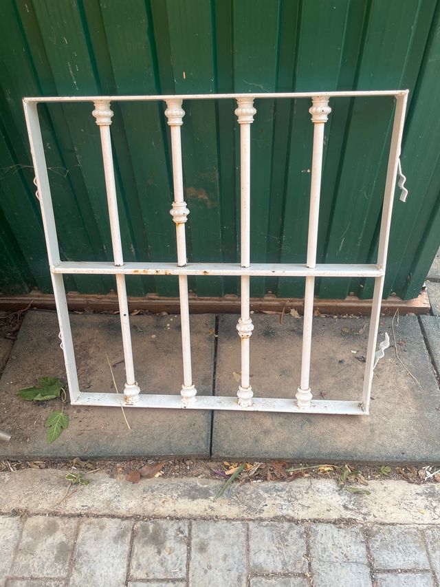 Reja ventana blanca - hierro 62 60