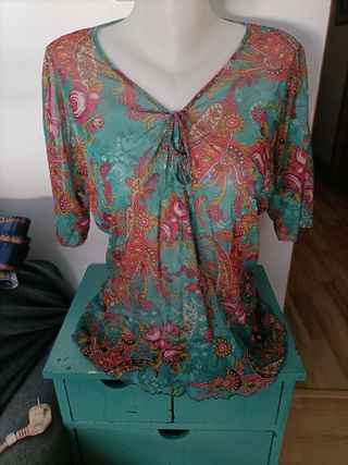 Blusa turquesa estampada