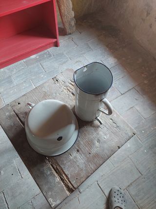 Orinal y jarra antiguos