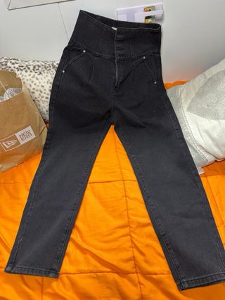 Pantalones negros tiro alto