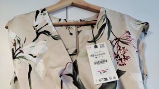 Vestido Zara midi floral XS