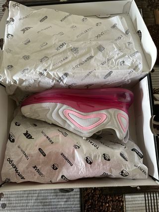 Zapatillas Nike Air Max 720 - Rosa y Blanco