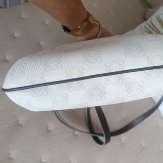 Bandolera Loewe blanca y marrón