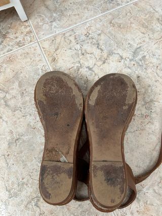 Sandalias Popa cuña marrón