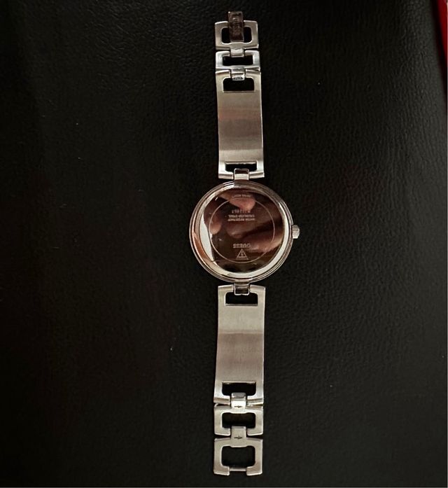 Reloj Guess plateado