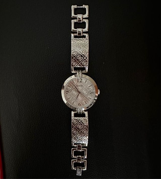 Reloj Guess plateado