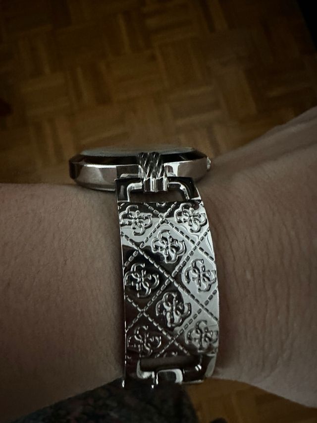 Reloj Guess plateado