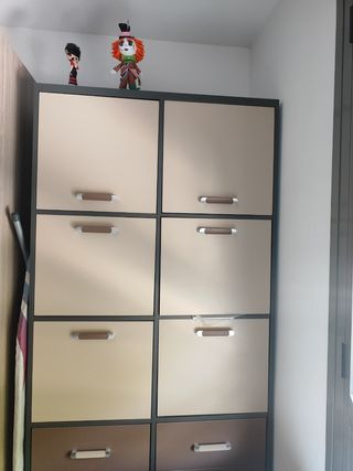 Armario modular beige y marrón