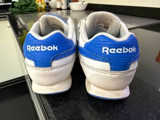 Zapatillas Reebok niño - Blancas c/Azul 
talla 26