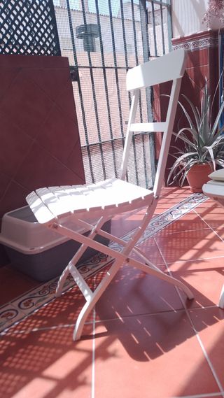 Mesa jardín blanca metalica 2 sillas