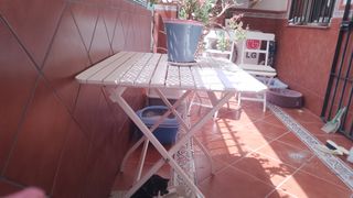 Mesa jardín blanca metalica 2 sillas