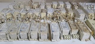 33 Lamparas 50w y 37 Transformadores con portalamp