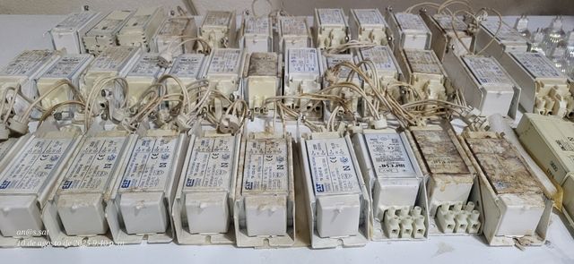 33 Lamparas 50w y 37 Transformadores con portalamp