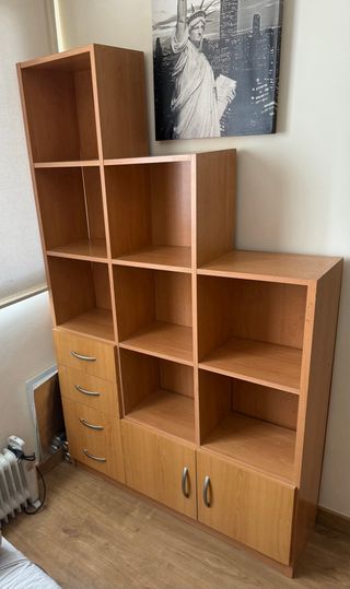 Estantería de madera escalonada 
