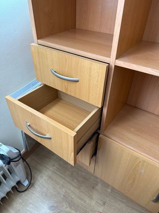 Estantería de madera escalonada 
