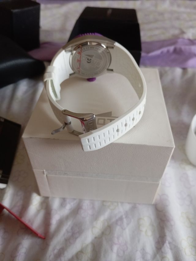 Reloj Lotus blanco y morado