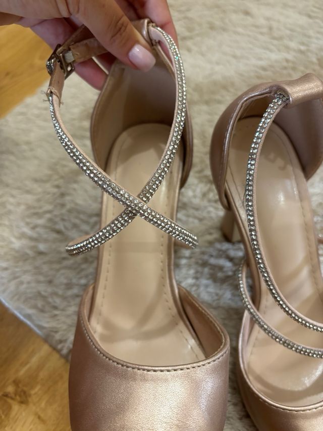Tacones color oro rosa. Usados solo una vez